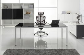 品質(zhì)與環(huán)保兼顧 深圳東方華奧辦公家具廠的玻璃行政辦公桌